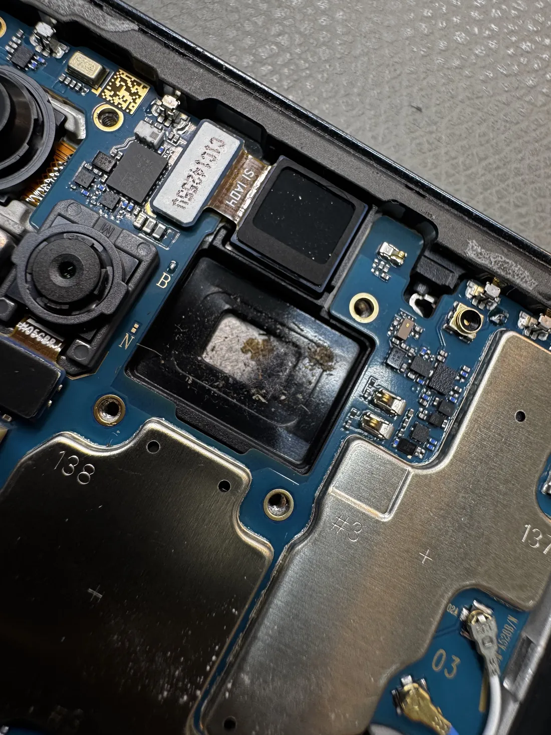 Smartphone-Platine in der Detail-Diagnose